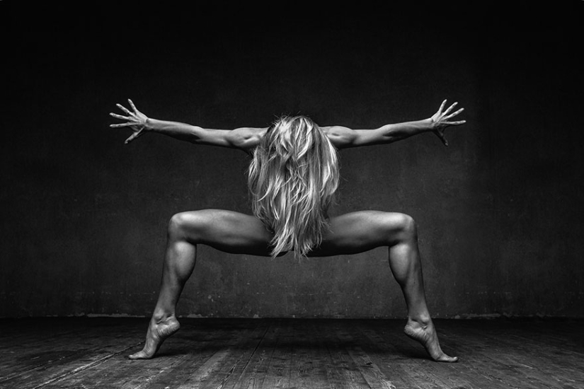 The magic of dance in sensual photographs by Alexander Yakovlev