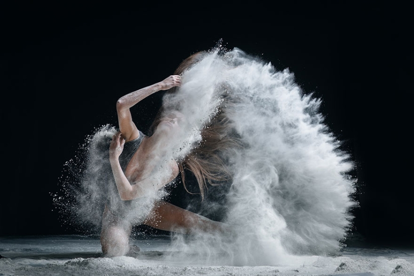 The magic of dance in sensual photographs by Alexander Yakovlev