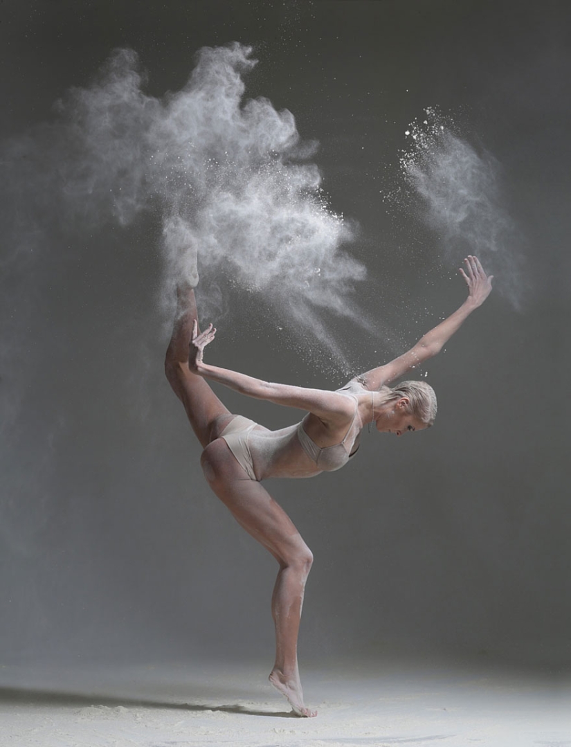 The magic of dance in sensual photographs by Alexander Yakovlev