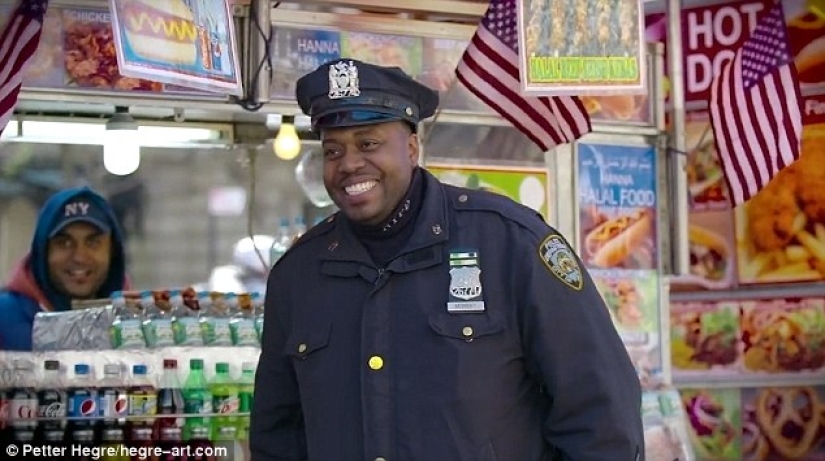 The model walked the streets of New York topless in support of the movement "Freedom to nipples" The model walked the streets of New York topless in support of the movement "Freedom to nipples"