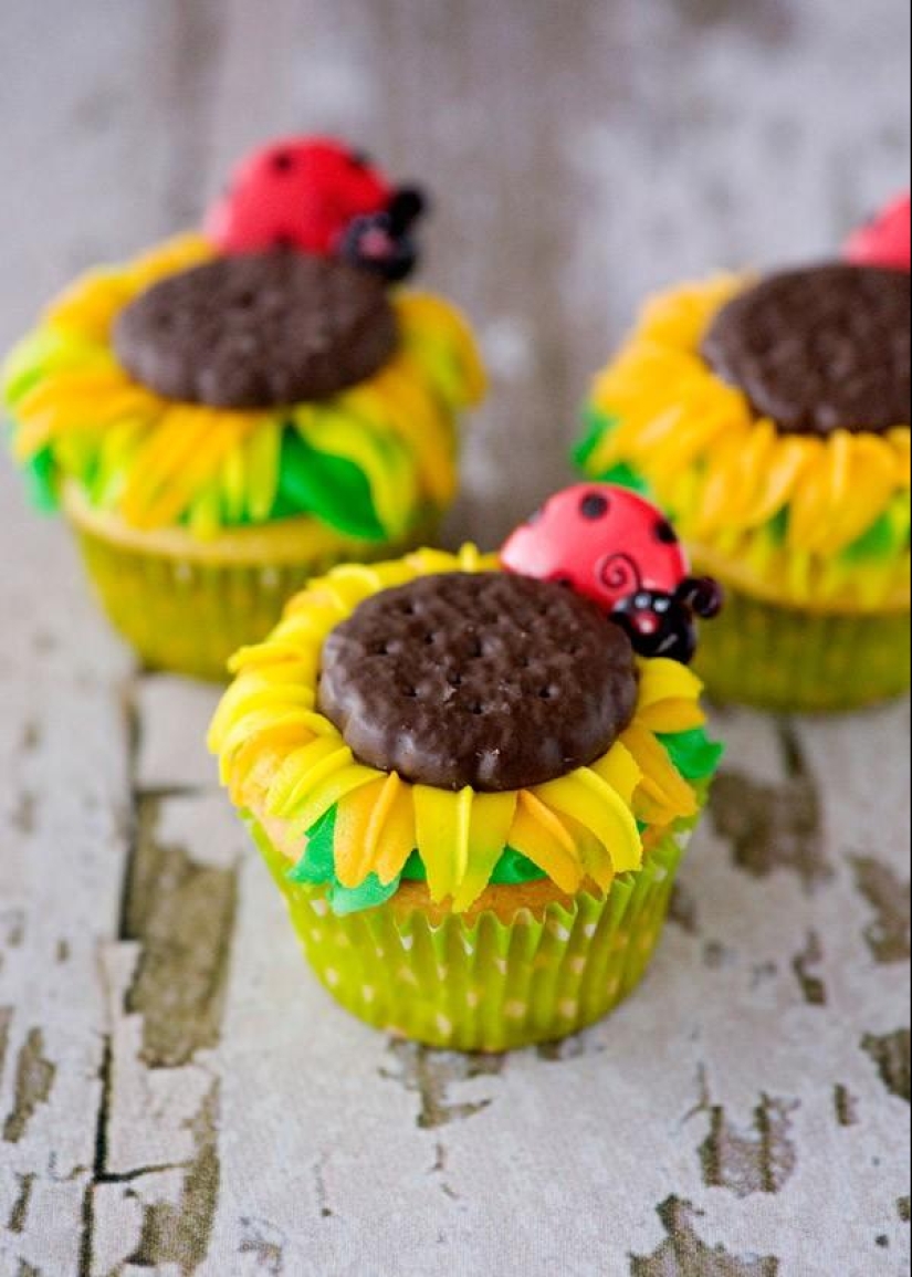 The most beautiful and intricate cupcakes The most beautiful and intricate cupcakes