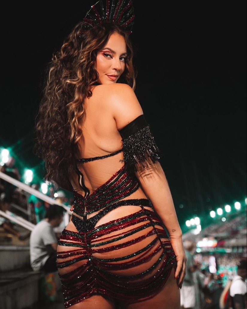 The most beautiful face of the carnival! Famous actress, dancer and queen of the Greater Rio - Paolla Oliveira