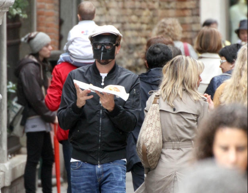 The most "candid" photos of Leo DiCaprio