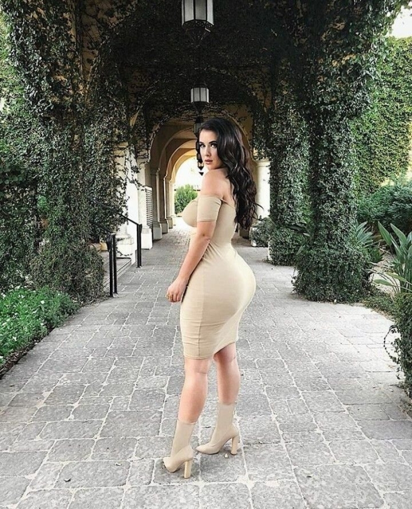 The most famous plus-size model with an unusual figure The most famous plus-size model with an unusual figure