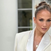 The most fashionable fur coat of winter 2023 - Jennifer Lopez