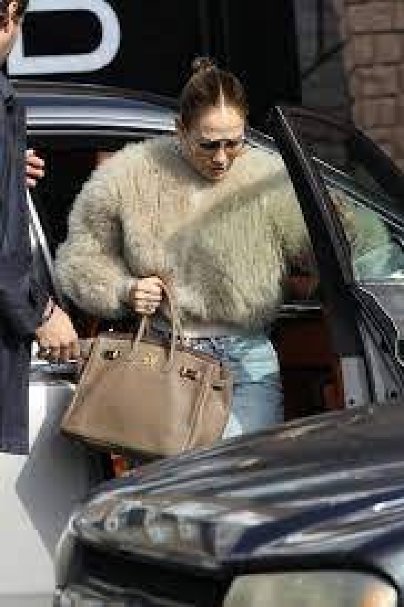 The most fashionable fur coat of winter 2023 - Jennifer Lopez