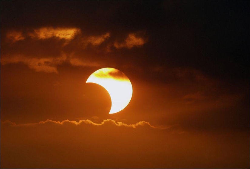 The most stunning photo of a solar eclipse