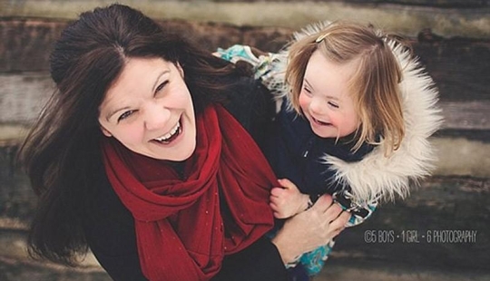 The mother of a girl with Down syndrome arranged a photo session for children with disabilities for the new school year