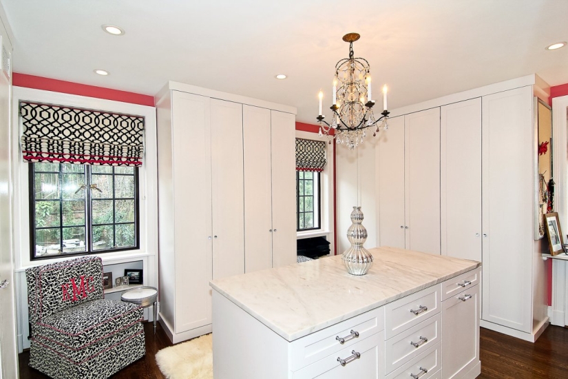 The Obama family will move from the White House to a $5.3 million mansion The Obama family will move from the White House to a $5.3 million mansion