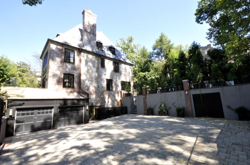 The Obama family will move from the White House to a $5.3 million mansion The Obama family will move from the White House to a $5.3 million mansion