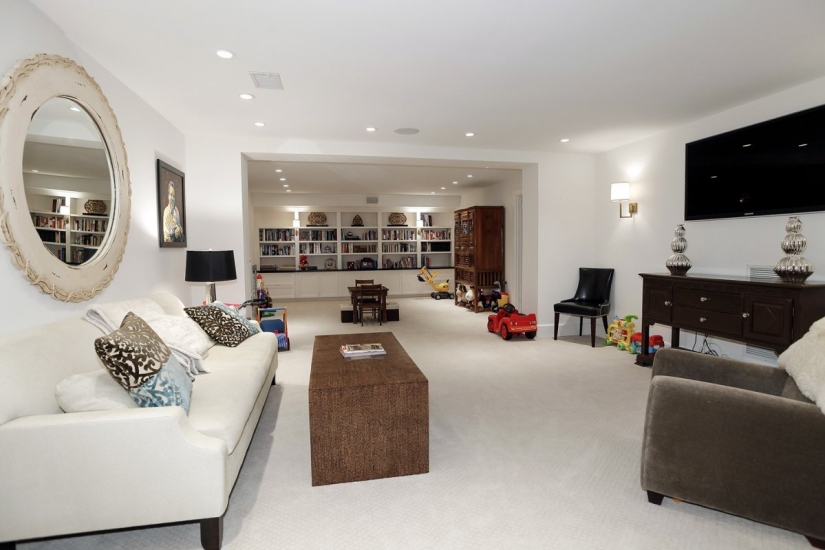 The Obama family will move from the White House to a $5.3 million mansion The Obama family will move from the White House to a $5.3 million mansion