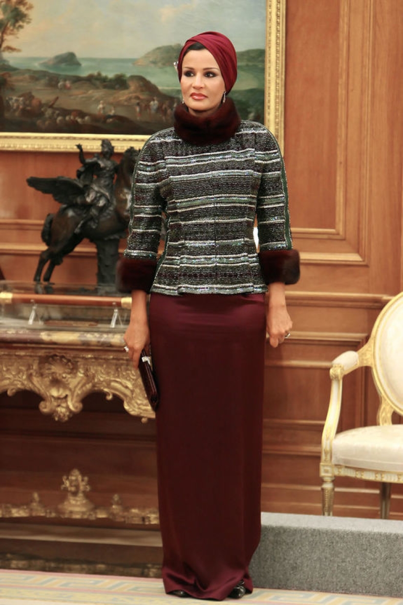 The Oriental beauty who actually rules Qatar: Sheikha Moza