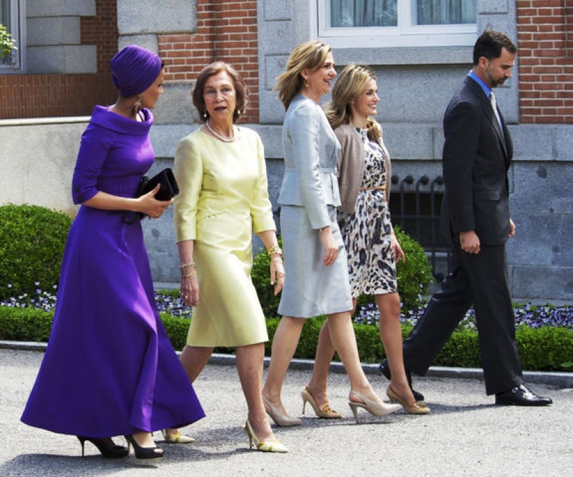 The Oriental beauty who actually rules Qatar: Sheikha Moza