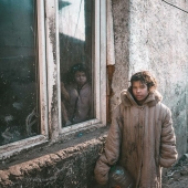 “The Roma Princesses”: This Photographer Documented The Tale Of Hope And Struggle In A Roma Ghetto