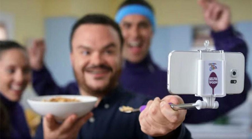 The selfie spoon lets you take photos while you eat!