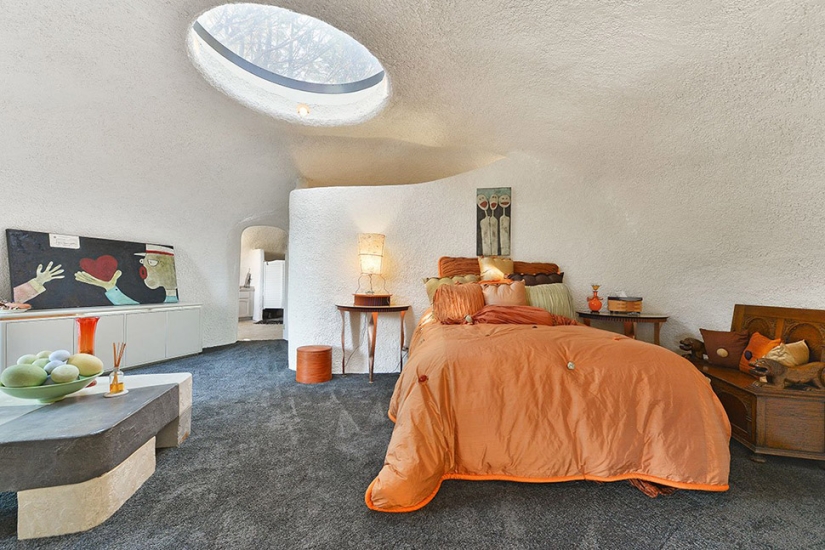 The Strange Flintstones House in California that No One Wants to Buy The Strange Flintstones House in California that No One Wants to Buy