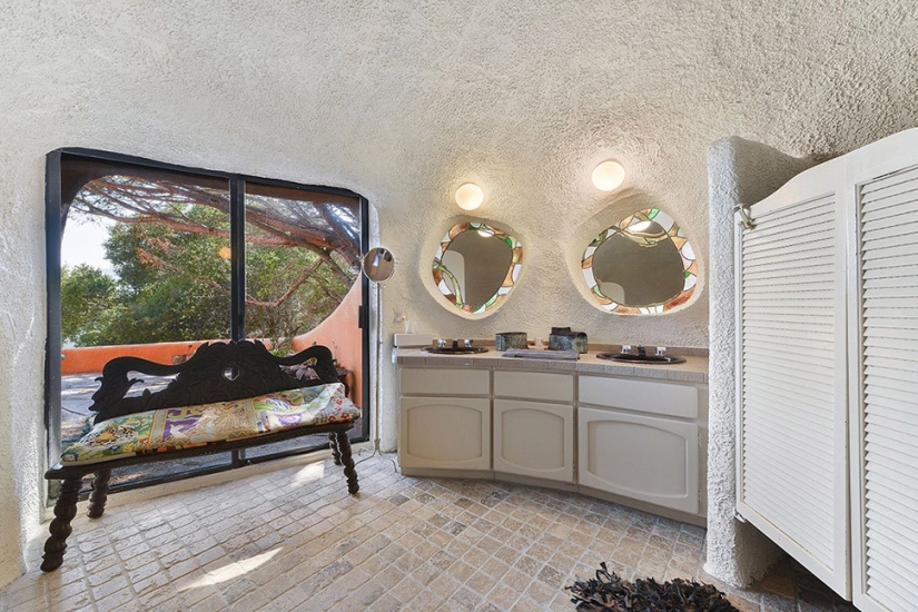 The Strange Flintstones House in California that No One Wants to Buy The Strange Flintstones House in California that No One Wants to Buy