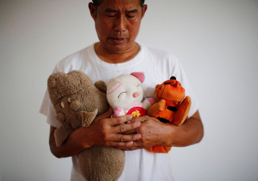 The tragedy of the relatives of the missing passengers of the Malaysian Boeing