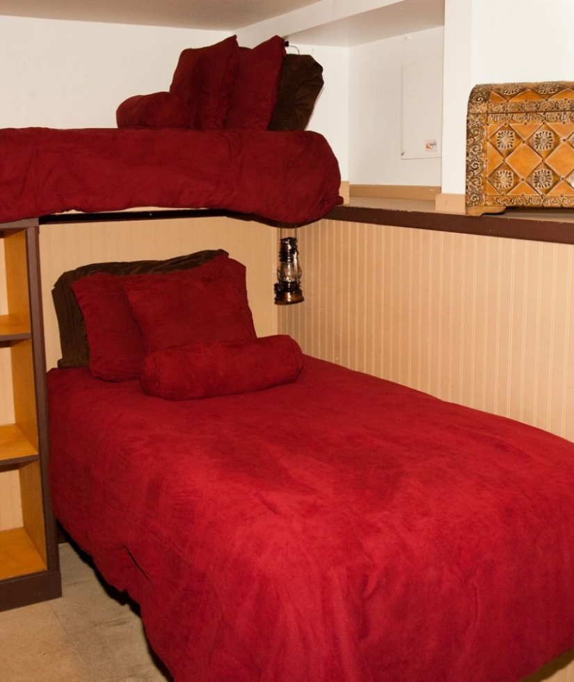 Themed rooms for guests of the house in Los Angeles