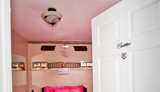 Themed rooms for guests of the house in Los Angeles