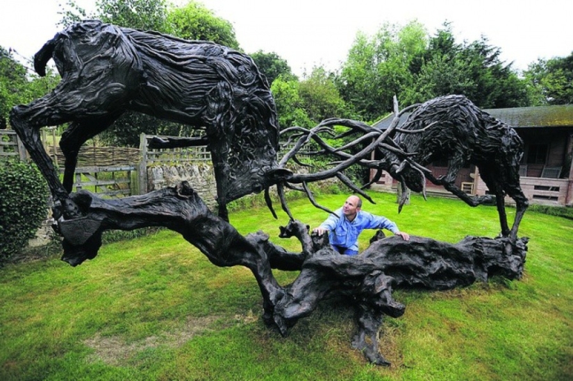 These sculptures seem to be alive… You will never believe what they are made of