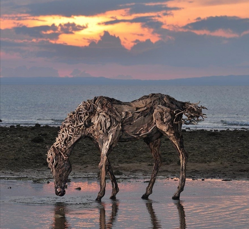 These sculptures seem to be alive… You will never believe what they are made of