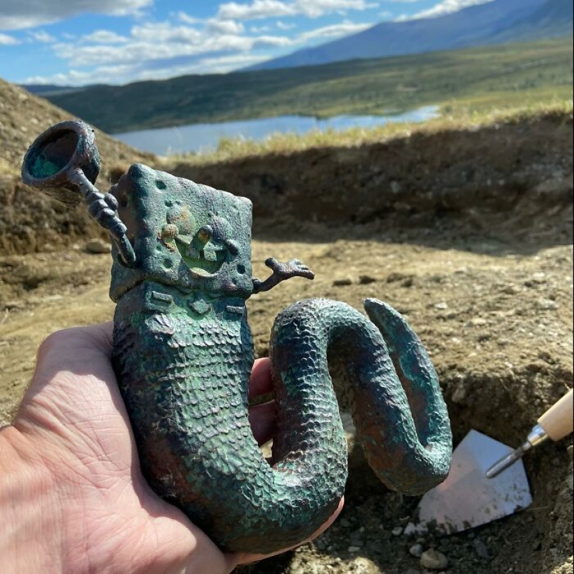 This Artist Uses Recognizable Pop Characters To Create Fake Ancient Artifacts (Part2) This Artist Uses Recognizable Pop Characters To Create Fake Ancient Artifacts (Part2)