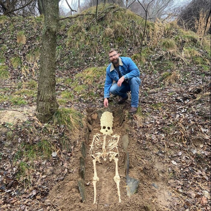 This Artist Uses Recognizable Pop Characters To Create Fake Ancient Artifacts (Part2) This Artist Uses Recognizable Pop Characters To Create Fake Ancient Artifacts (Part2)