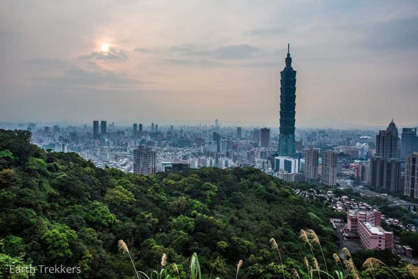 This family sold their house and cars to travel around the world.