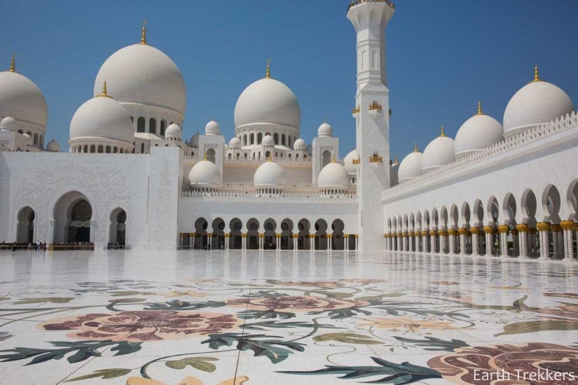 This family sold their house and cars to travel around the world.