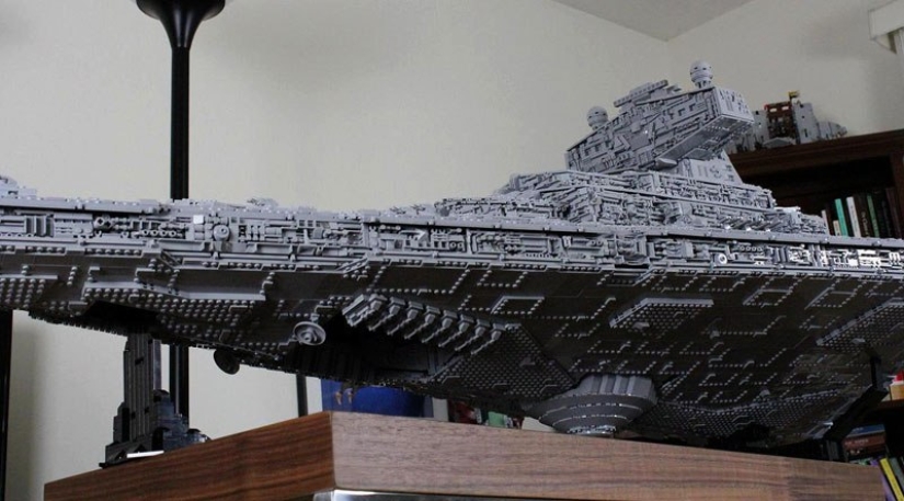 This guy built a Star Wars spaceship out of Lego