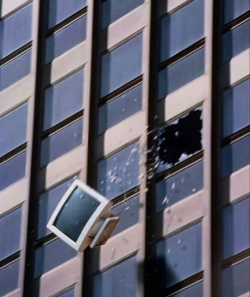 This Instagram Account Continues To Share Highly Amusing Street Photos; Here Are Their 19 Newest Ones