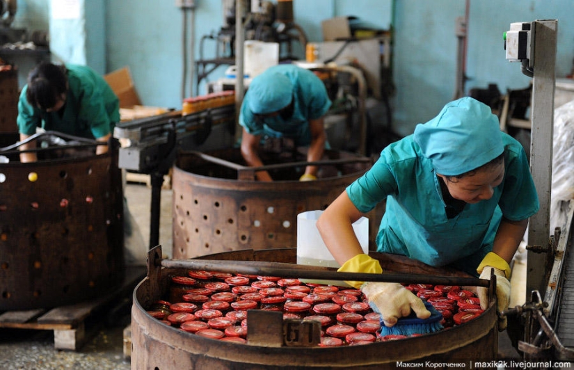 This is how canned goods are made. This is how canned goods are made.