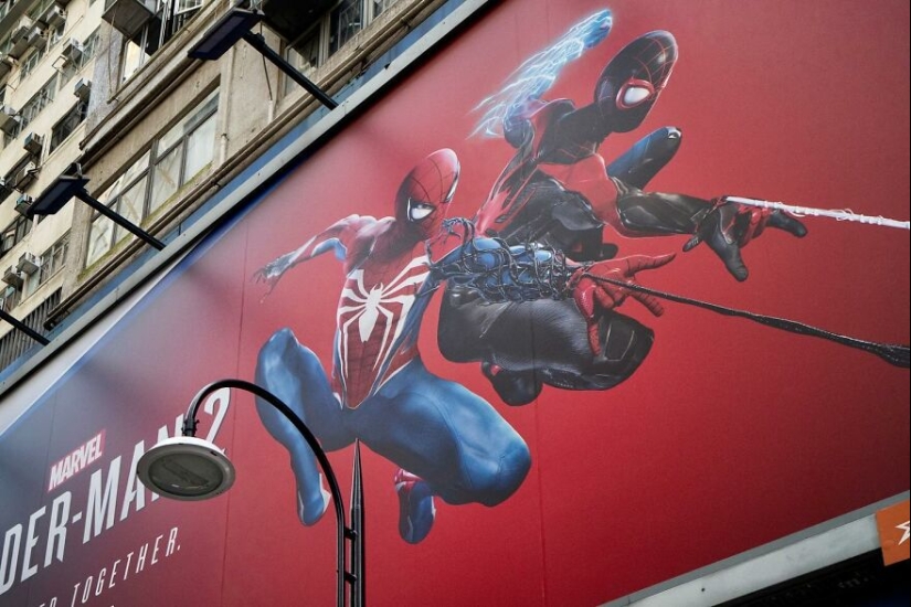 This Photographer Captured Funny Accidental Images While Strolling Through The Streets This Photographer Captured Funny Accidental Images While Strolling Through The Streets