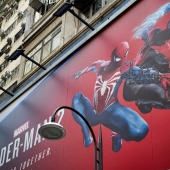 This Photographer Captured Funny Accidental Images While Strolling Through The Streets