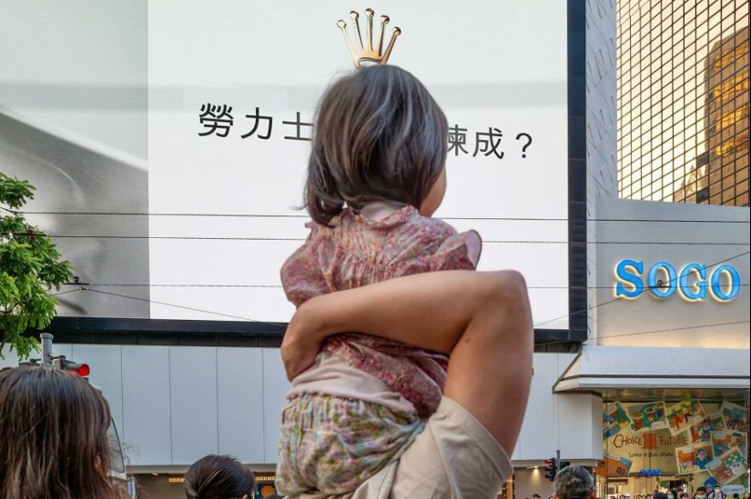 This Photographer Captured Funny Accidental Images While Strolling Through The Streets This Photographer Captured Funny Accidental Images While Strolling Through The Streets