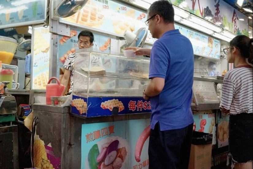 This Photographer Captured Funny Accidental Images While Strolling Through The Streets This Photographer Captured Funny Accidental Images While Strolling Through The Streets