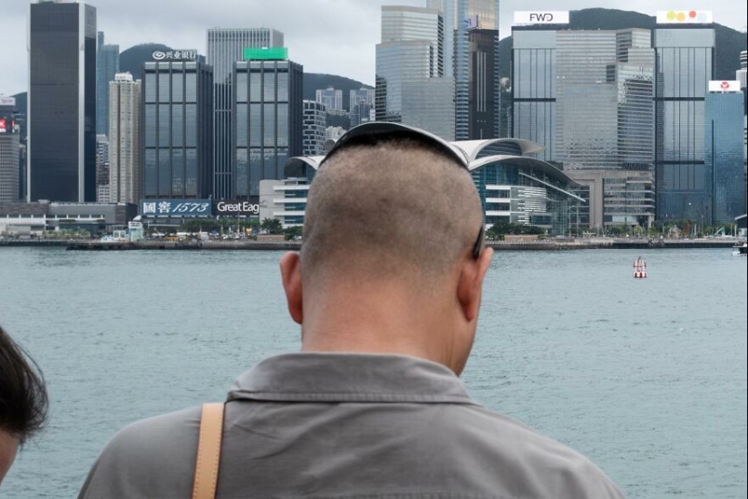 This Photographer Captured Funny Accidental Images While Strolling Through The Streets This Photographer Captured Funny Accidental Images While Strolling Through The Streets