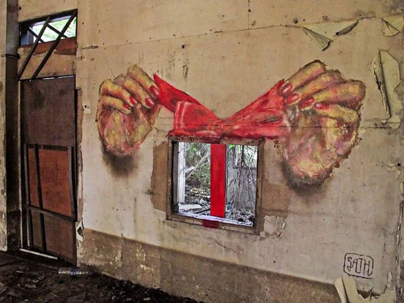 This street art flirts with the environment
