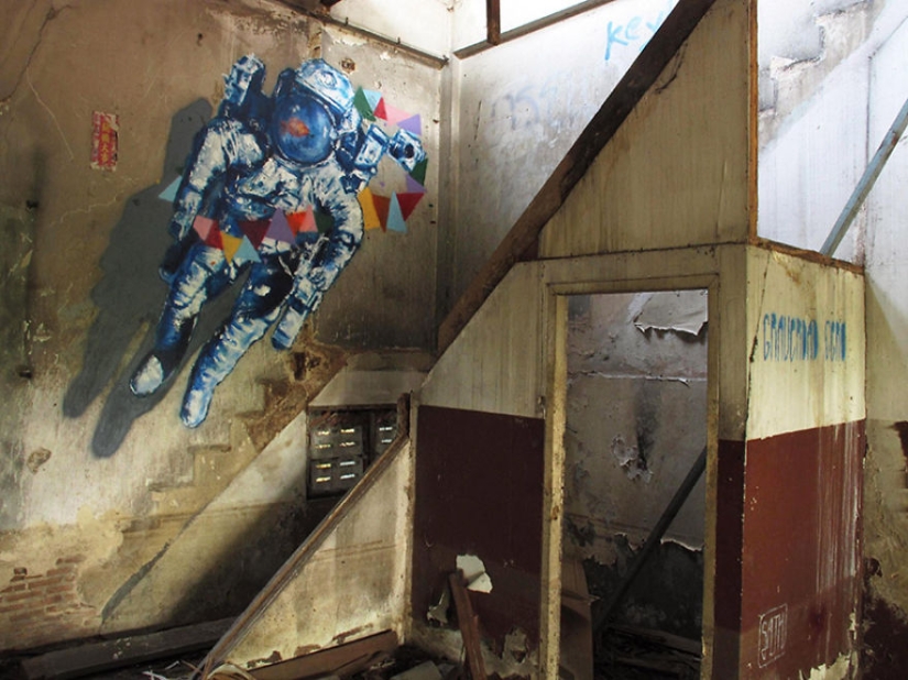 This street art flirts with the environment