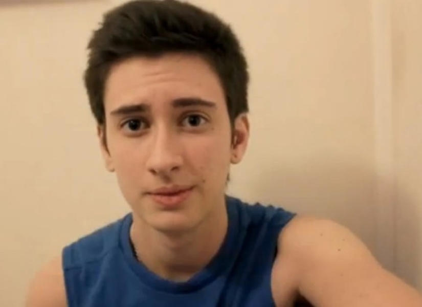 This transgender guy took a selfie every day for three years to show how his face was changing This transgender guy took a selfie every day for three years to show how his face was changing