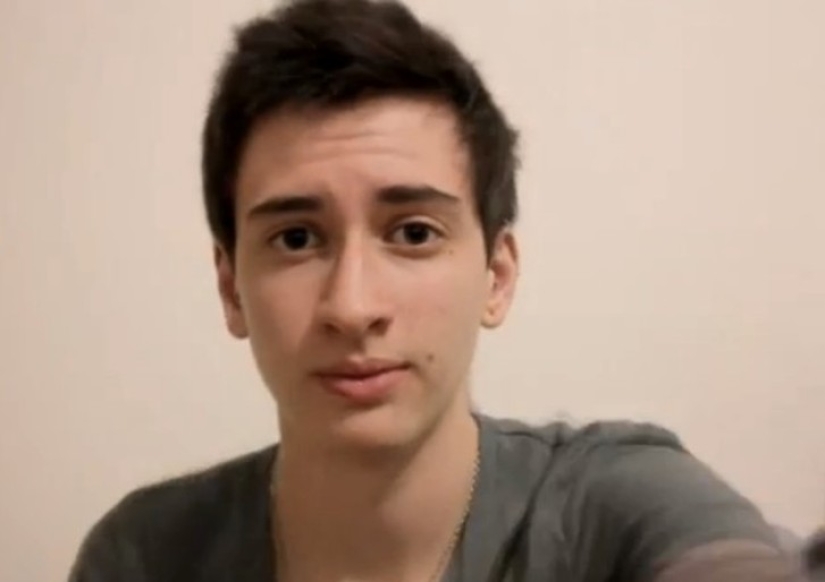 This transgender guy took a selfie every day for three years to show how his face was changing This transgender guy took a selfie every day for three years to show how his face was changing