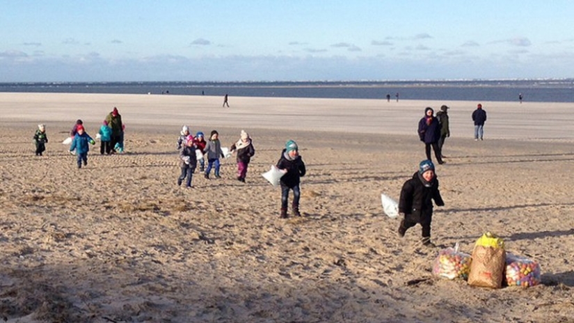Thousands of "kinder surprises" were blown out by a storm on the coast of the German island