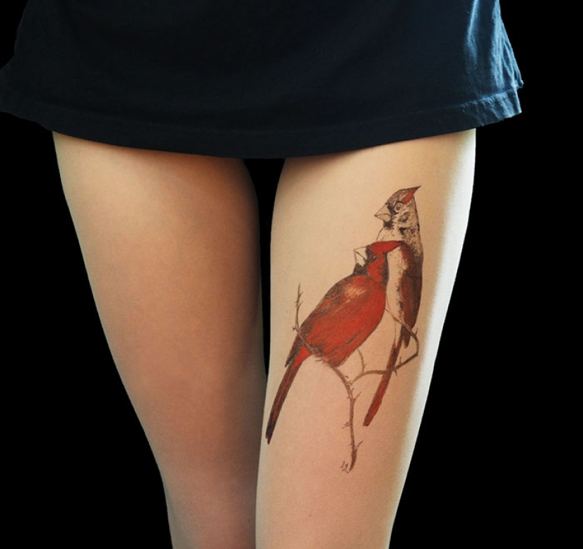 "Tights-tattoos" create the illusion of tattoos on the legs