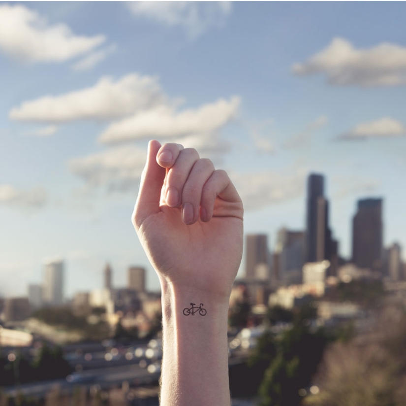 Tiny tattoos paired with a suitable background - this is real fine art!