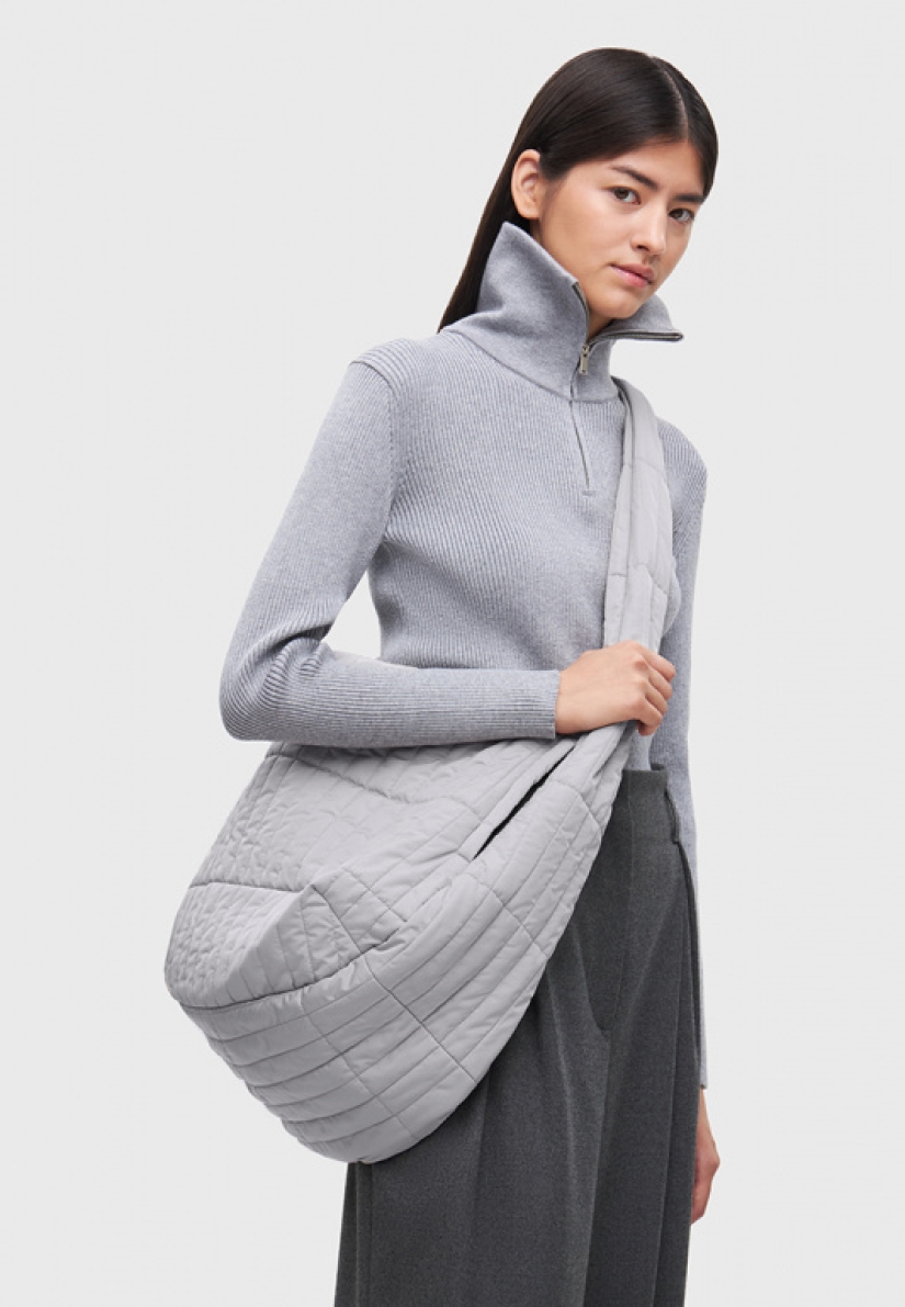 Tired? Then you definitely need a pillow bag like on the JW Anderson and Louis Vuitton shows. Tired? Then you definitely need a pillow bag like on the JW Anderson and Louis Vuitton shows.