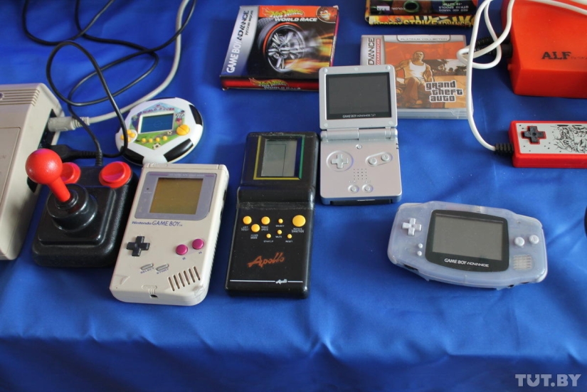 Tocamos y lloramos: una exposición de computadoras viejas