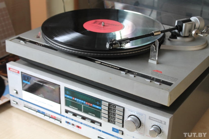 Tocamos y lloramos: una exposición de computadoras viejas