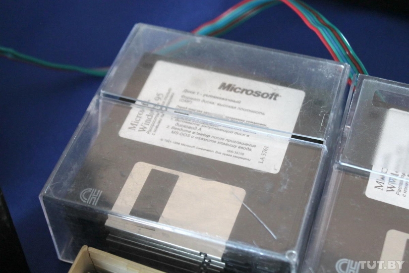 Tocamos y lloramos: una exposición de computadoras viejas