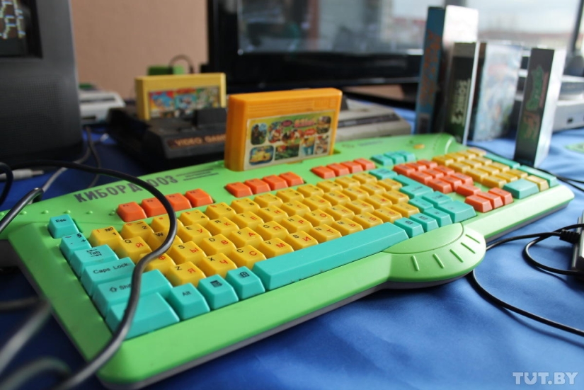 Tocamos y lloramos: una exposición de computadoras viejas